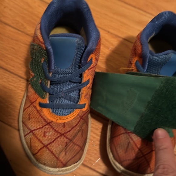 Nike Kyrie 5 Spongebob Squarepants Pineapple House Sneakers Size 10C - Picture 4 of 9